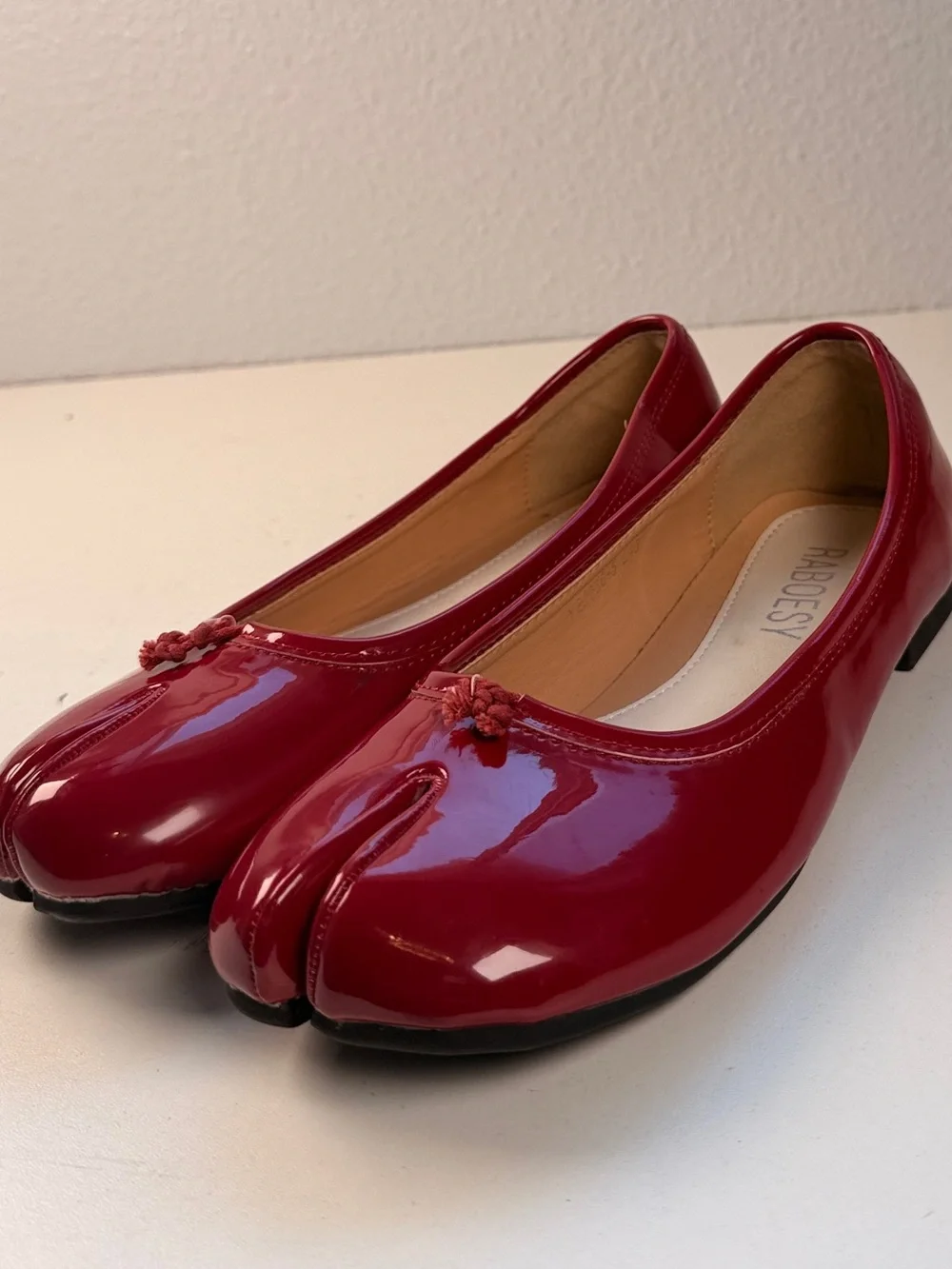 RABOESY Red Patent Tabi Split Toe Ballet Flats EU 39 US 8.5 Shoes